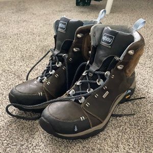 Ahnu Montara waterproof hiking boots- women’s size 8us